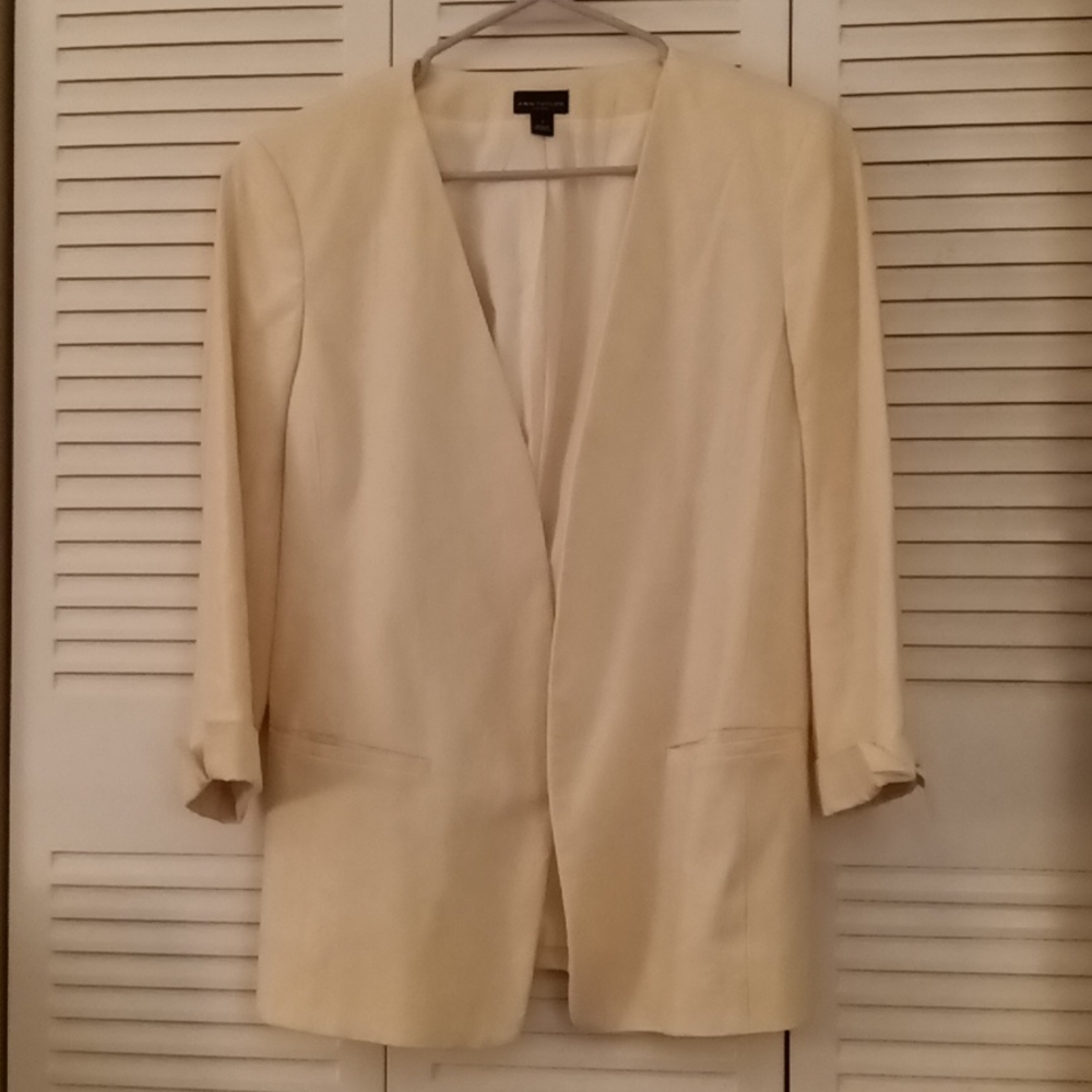 Anne Taylor,ladies, size 12, linen, 100%cotton, cream, pockets, not worn.